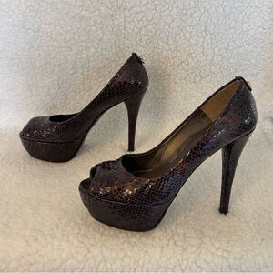 Stuart Weitzman Snake Skin platform peep toe  pump size 8.5 dark brown